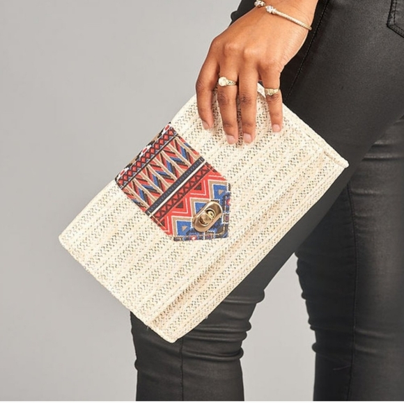 Straw Clutch - Picture 4 of 4